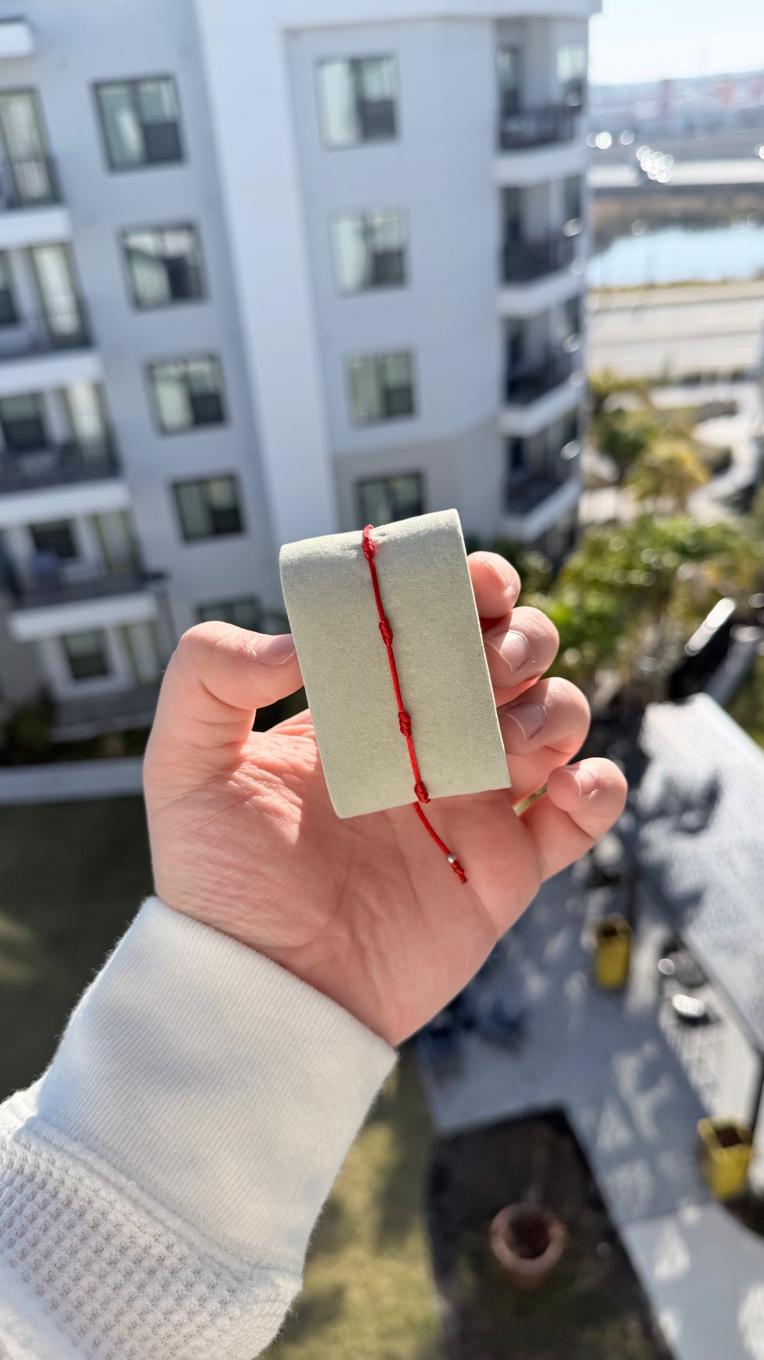 Rouge Nœud red silk knotted bracelet